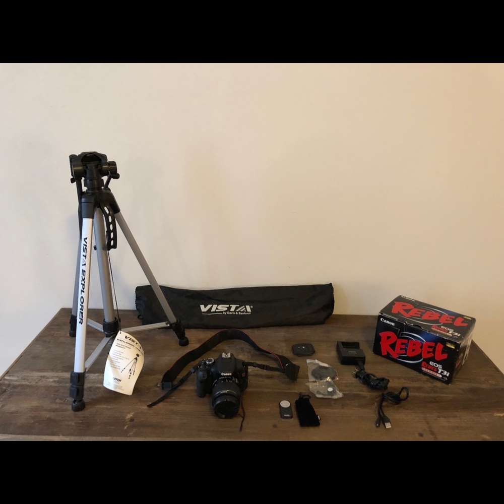 Canon Rebel T3i w/ accessories
